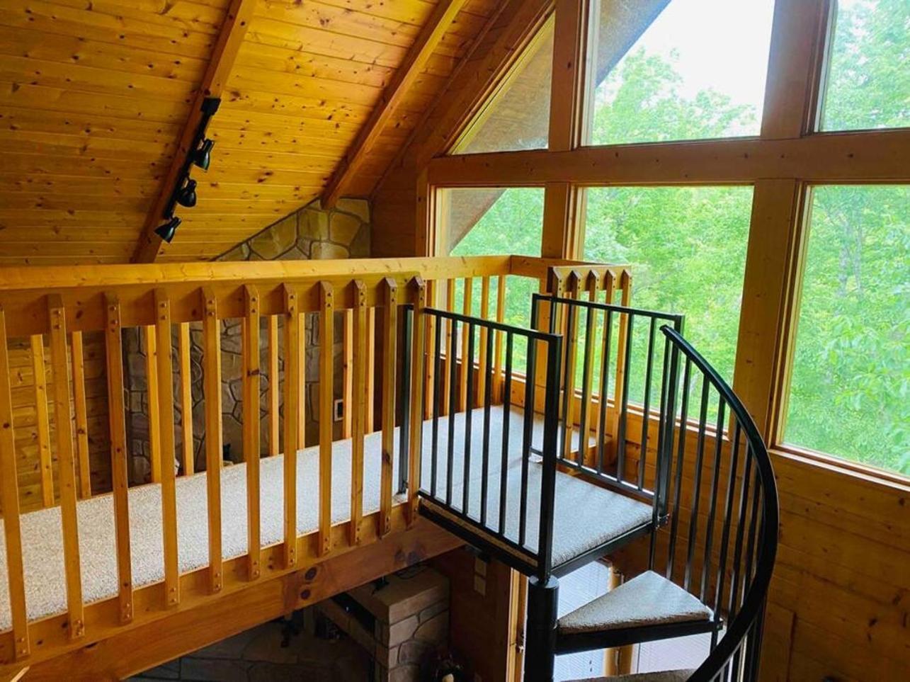 Romantic, Honeymoon Cabin In The Smokies! แกตลิงเบิร์ก ภายนอก รูปภาพ