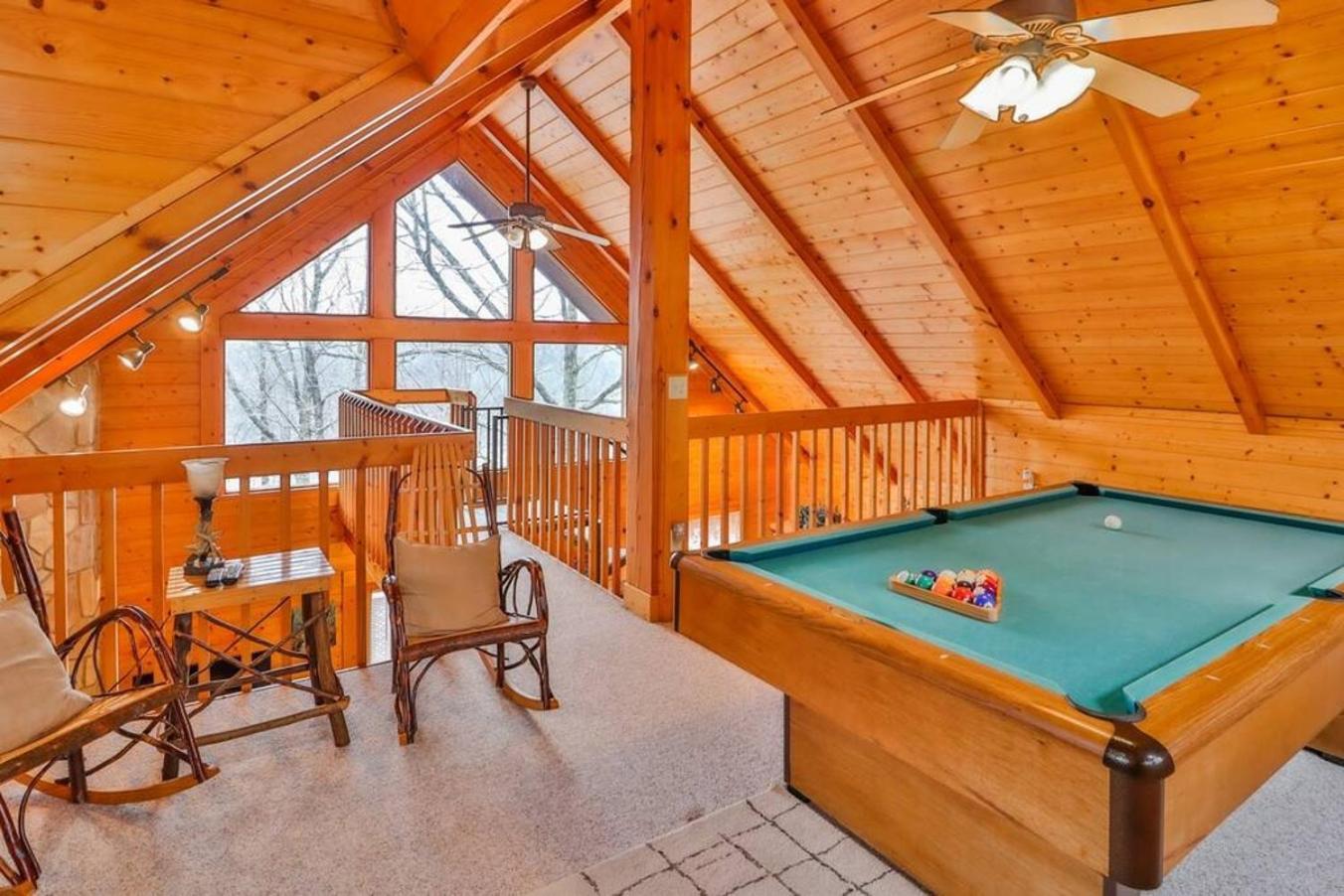 Romantic, Honeymoon Cabin In The Smokies! แกตลิงเบิร์ก ภายนอก รูปภาพ