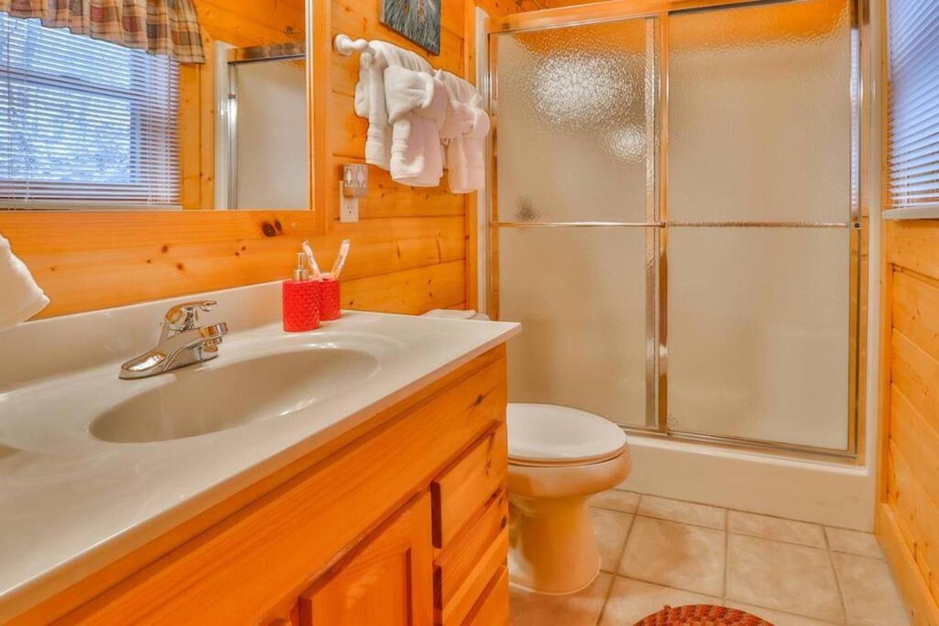 Romantic, Honeymoon Cabin In The Smokies! แกตลิงเบิร์ก ภายนอก รูปภาพ