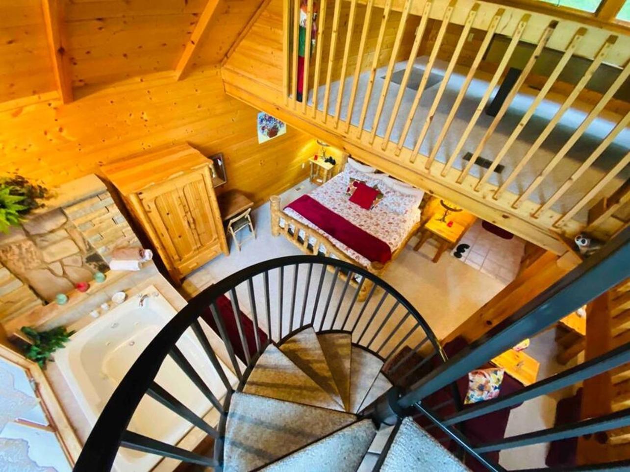 Romantic, Honeymoon Cabin In The Smokies! แกตลิงเบิร์ก ภายนอก รูปภาพ