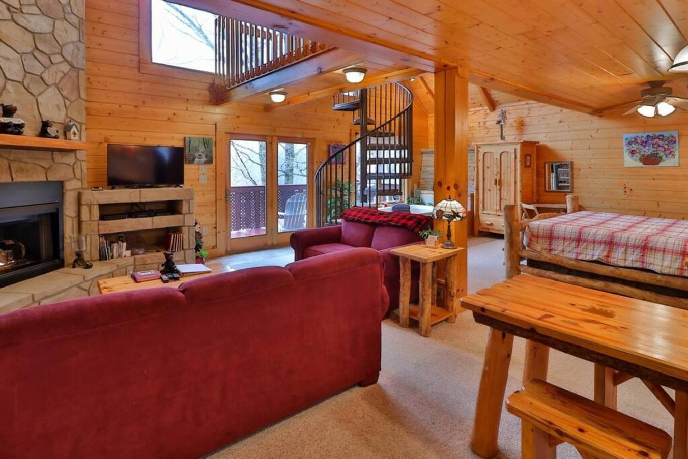 Romantic, Honeymoon Cabin In The Smokies! แกตลิงเบิร์ก ภายนอก รูปภาพ