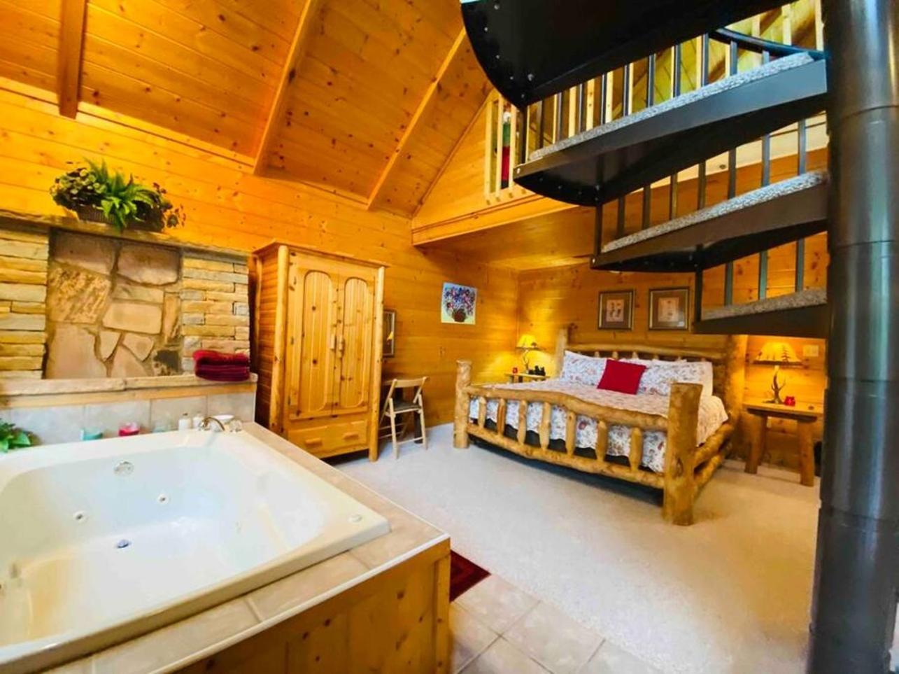 Romantic, Honeymoon Cabin In The Smokies! แกตลิงเบิร์ก ภายนอก รูปภาพ