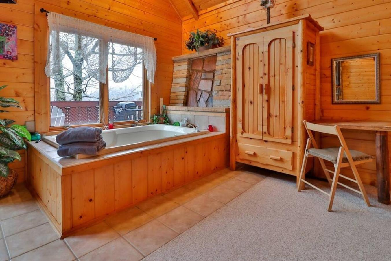 Romantic, Honeymoon Cabin In The Smokies! แกตลิงเบิร์ก ภายนอก รูปภาพ