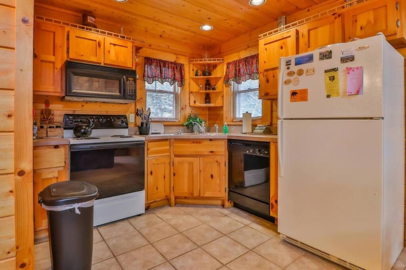 Romantic, Honeymoon Cabin In The Smokies! แกตลิงเบิร์ก ภายนอก รูปภาพ