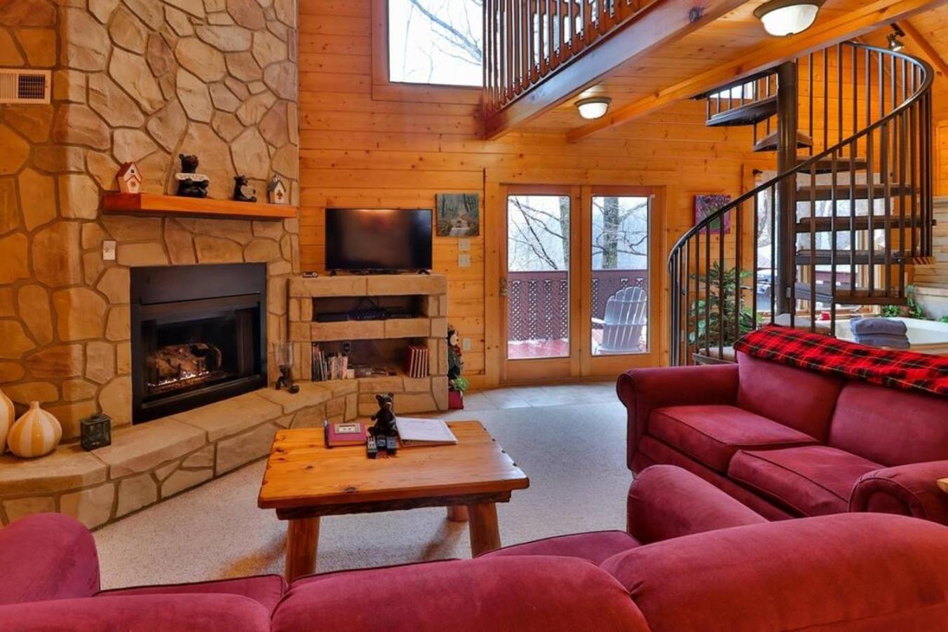 Romantic, Honeymoon Cabin In The Smokies! แกตลิงเบิร์ก ภายนอก รูปภาพ